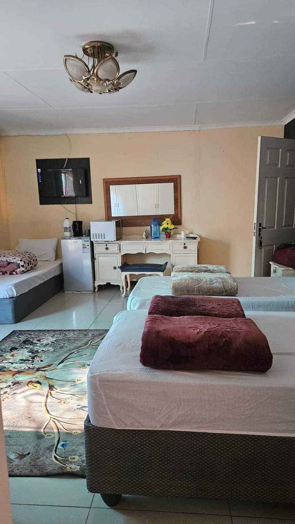 Goodlife Guest House In Mafikeng Exterior foto