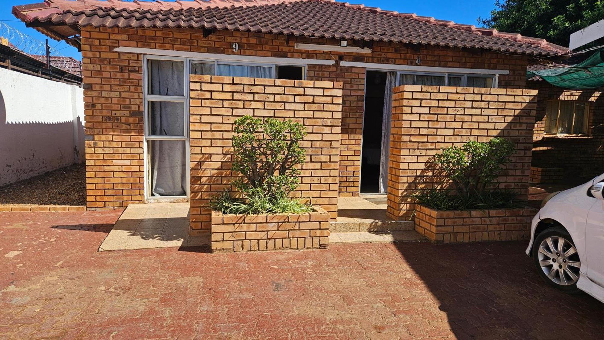 Goodlife Guest House In Mafikeng Exterior foto
