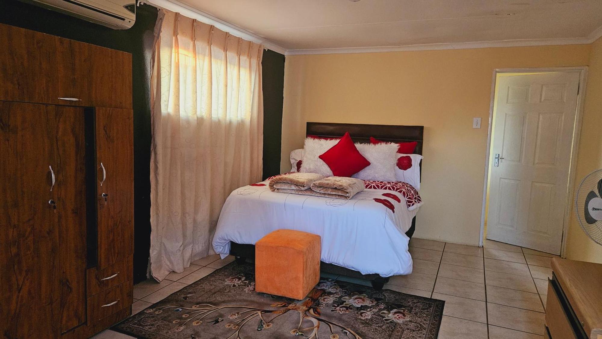 Goodlife Guest House In Mafikeng Exterior foto